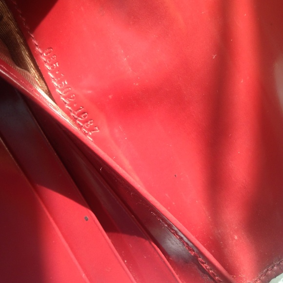 Authentic, Gucci Burgundy Enamel Trifold Unisex Wallet - Picture 15 of 15